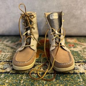 Tan/Leather Sperry Hightop’s